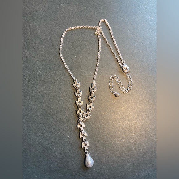 Vintage Avon Necklace - Picture 4 of 5